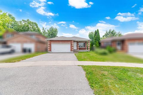 Photo 2 at 17 Sydenham Wells, Georgian Drive, Barrie
