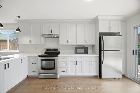 Photo 15 at 17 Sydenham Wells, Georgian Drive, Barrie