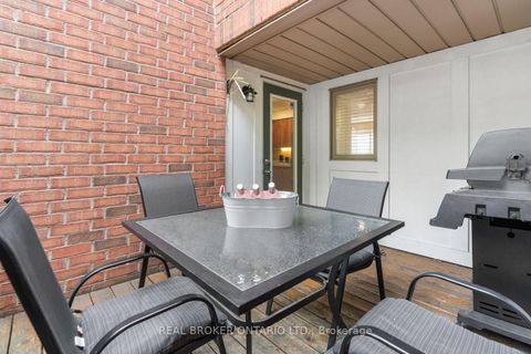 Photo 16 at 7 - 25 West Deane Park Drive, West Deane, Toronto