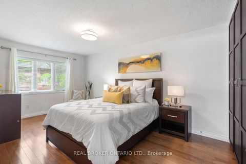 Photo 17 at 7 - 25 West Deane Park Drive, West Deane, Toronto