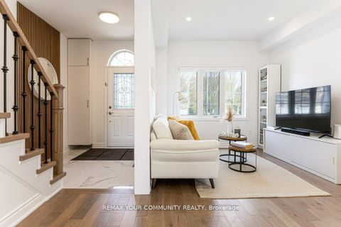 Photo 1 at 35 Laurelbank Crescent, Keswick North, Georgina