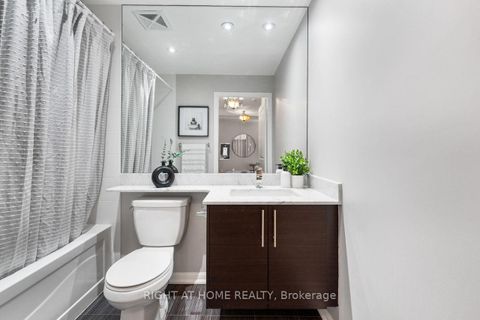 Photo 13 at 9 Bastion Street, Niagara, Toronto
