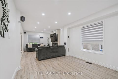 Photo 5 at 908 Oaktree Crescent, Summerhill Estates, Newmarket