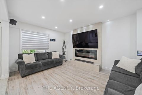 Photo 7 at 908 Oaktree Crescent, Summerhill Estates, Newmarket