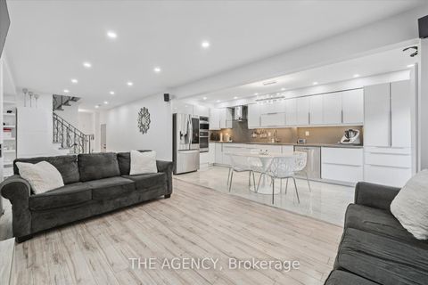 Photo 8 at 908 Oaktree Crescent, Summerhill Estates, Newmarket