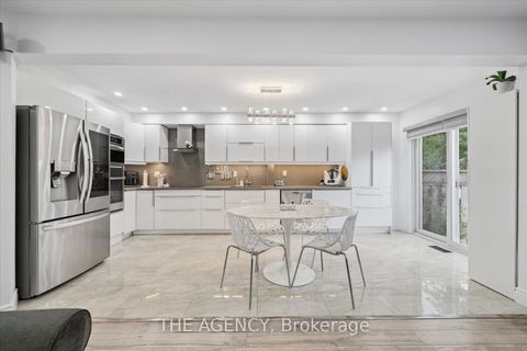 Photo 9 at 908 Oaktree Crescent, Summerhill Estates, Newmarket