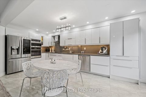 Photo 10 at 908 Oaktree Crescent, Summerhill Estates, Newmarket
