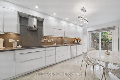 Photo 11 at 908 Oaktree Crescent, Summerhill Estates, Newmarket