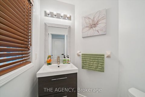 Photo 13 at 908 Oaktree Crescent, Summerhill Estates, Newmarket
