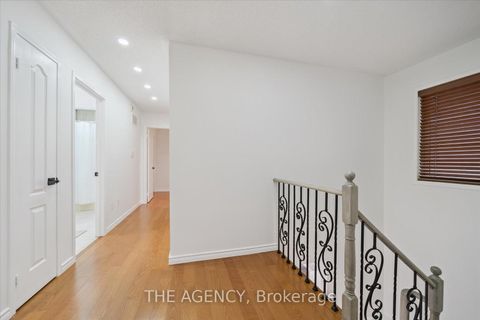 Photo 14 at 908 Oaktree Crescent, Summerhill Estates, Newmarket