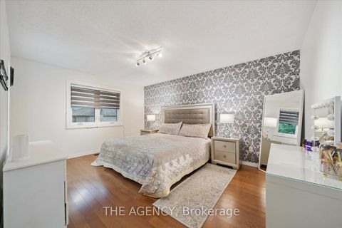Photo 15 at 908 Oaktree Crescent, Summerhill Estates, Newmarket