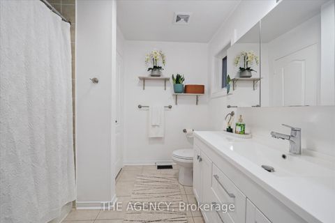 Photo 18 at 908 Oaktree Crescent, Summerhill Estates, Newmarket