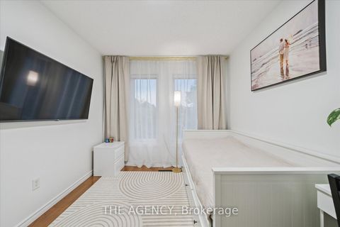 Photo 19 at 908 Oaktree Crescent, Summerhill Estates, Newmarket