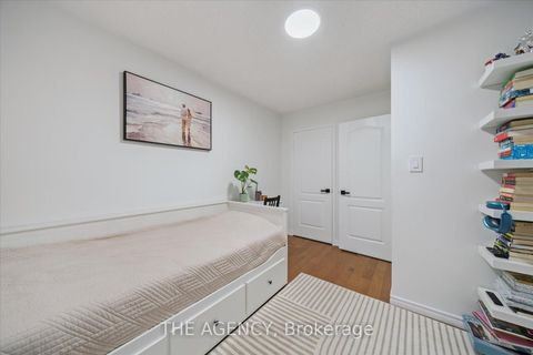 Photo 20 at 908 Oaktree Crescent, Summerhill Estates, Newmarket