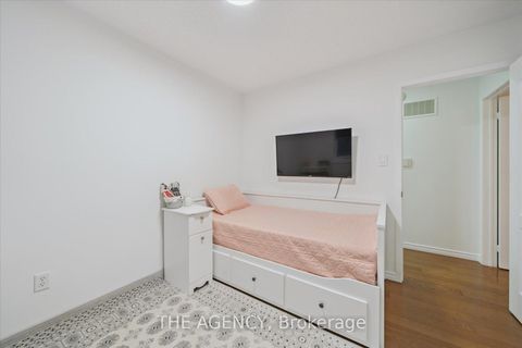 Photo 24 at 908 Oaktree Crescent, Summerhill Estates, Newmarket