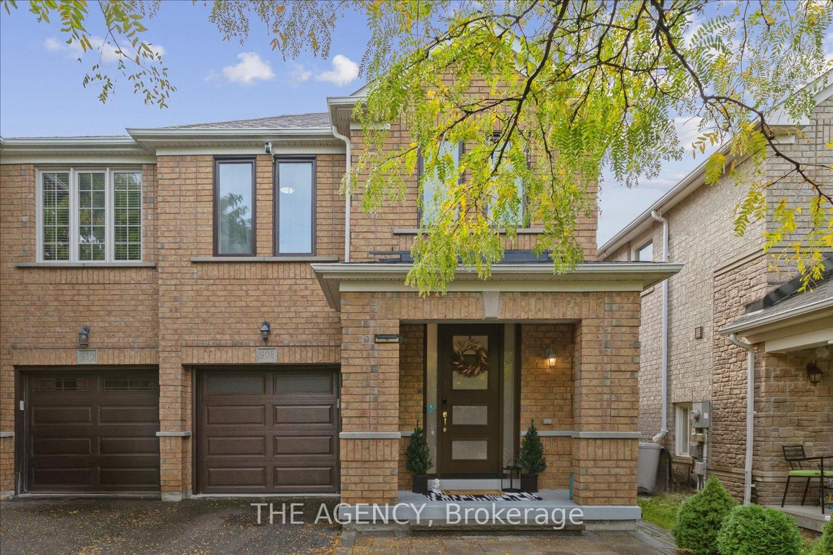 908 Oaktree Crescent, Summerhill Estates, Newmarket 