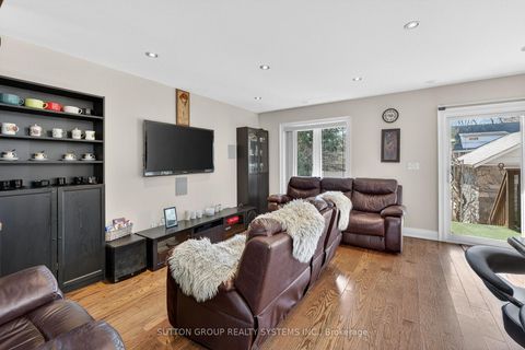 Photo 9 at 32 Green Lanes, City Centre West, Toronto