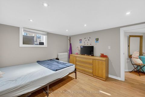 Photo 33 at 32 Green Lanes, City Centre West, Toronto