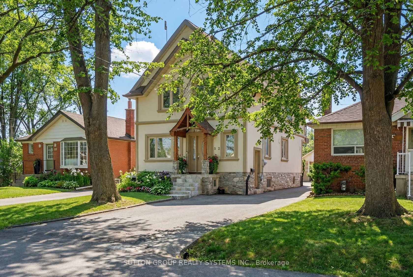 32 Green Lanes, City Centre West, Toronto photo number 2