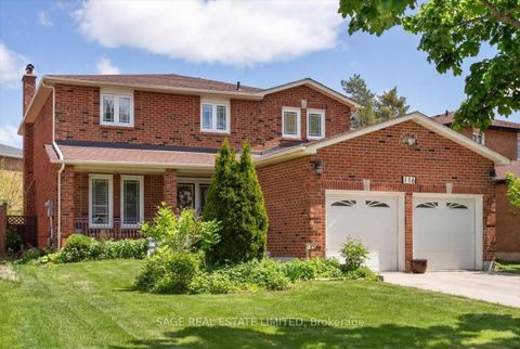 Photo 1 at 116 Butterfield Crescent, Maple, Vaughan