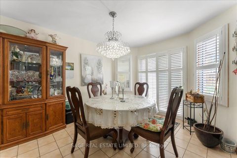 Photo 10 at 116 Butterfield Crescent, Maple, Vaughan