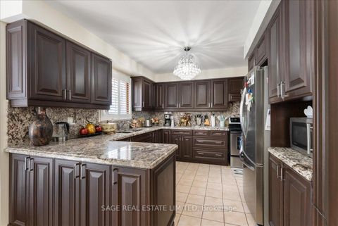 Photo 11 at 116 Butterfield Crescent, Maple, Vaughan