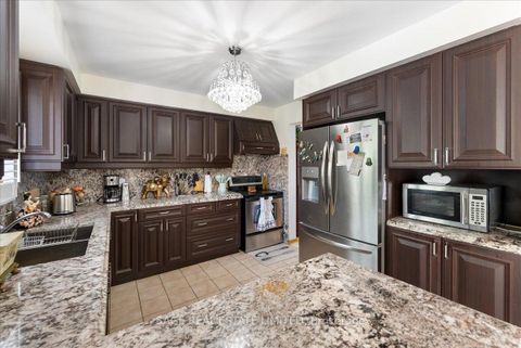 Photo 12 at 116 Butterfield Crescent, Maple, Vaughan