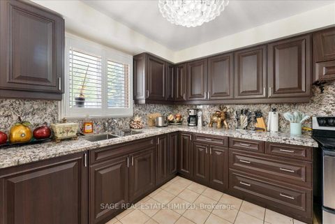 Photo 13 at 116 Butterfield Crescent, Maple, Vaughan