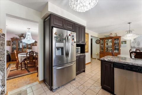 Photo 15 at 116 Butterfield Crescent, Maple, Vaughan