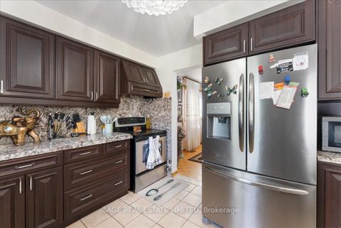 Photo 16 at 116 Butterfield Crescent, Maple, Vaughan