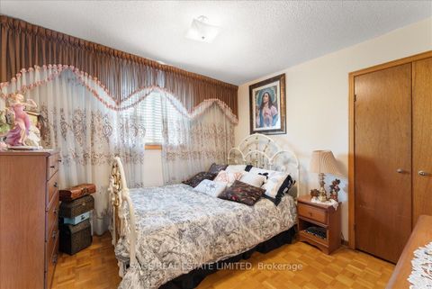 Photo 25 at 116 Butterfield Crescent, Maple, Vaughan