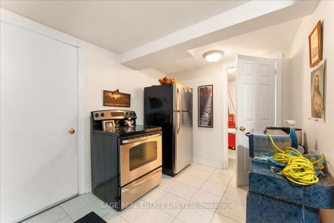 Photo 36 at 116 Butterfield Crescent, Maple, Vaughan