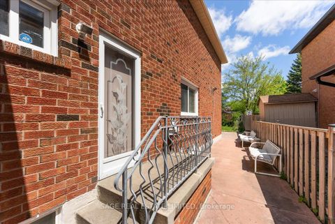 Photo 40 at 116 Butterfield Crescent, Maple, Vaughan