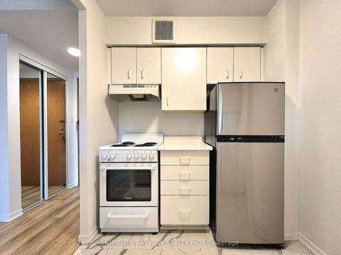 Photo 11 at 607 - 44 St Joseph Street, Bay Street Corridor, Toronto