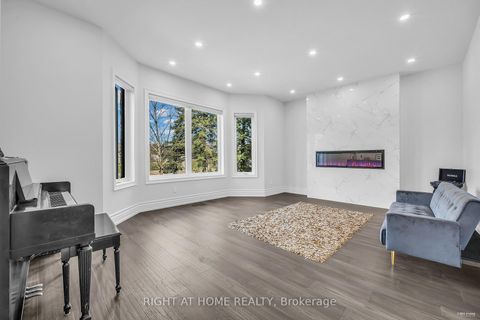 Photo 2 at 1092 Stonehaven Avenue, Wyndham, Newmarket