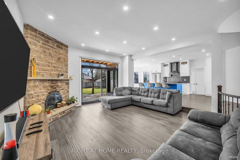 Photo 11 at 1092 Stonehaven Avenue, Wyndham, Newmarket