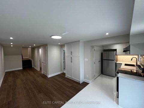 Photo 2 at 89 Picola Court, Hillcrest Village, Toronto