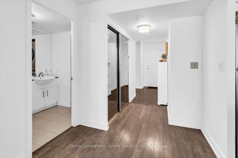 Photo 3 at 911 - 397 Front Street W, Waterfront Communities C1, Toronto