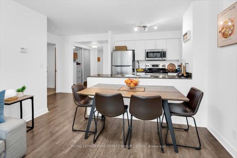 Photo 8 at 911 - 397 Front Street W, Waterfront Communities C1, Toronto