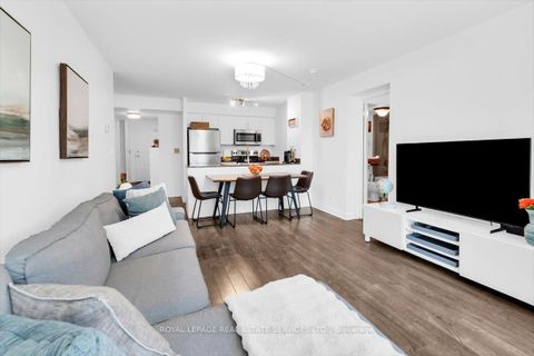 Photo 10 at 911 - 397 Front Street W, Waterfront Communities C1, Toronto