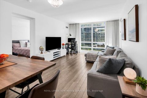 Photo 11 at 911 - 397 Front Street W, Waterfront Communities C1, Toronto