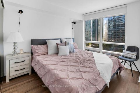 Photo 12 at 911 - 397 Front Street W, Waterfront Communities C1, Toronto