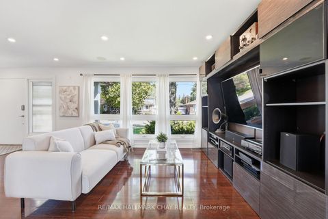 Photo 3 at 420 Fernleigh Circle S, Crosby, Richmond Hill