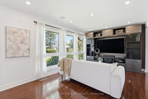 Photo 4 at 420 Fernleigh Circle S, Crosby, Richmond Hill