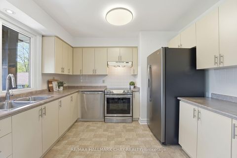 Photo 7 at 420 Fernleigh Circle S, Crosby, Richmond Hill