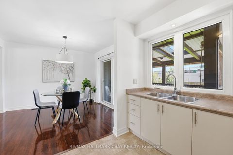 Photo 8 at 420 Fernleigh Circle S, Crosby, Richmond Hill
