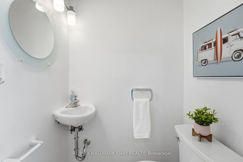 Photo 10 at 420 Fernleigh Circle S, Crosby, Richmond Hill