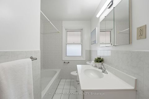 Photo 14 at 420 Fernleigh Circle S, Crosby, Richmond Hill