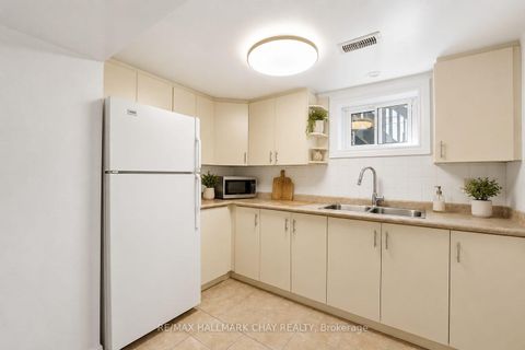 Photo 22 at 420 Fernleigh Circle S, Crosby, Richmond Hill