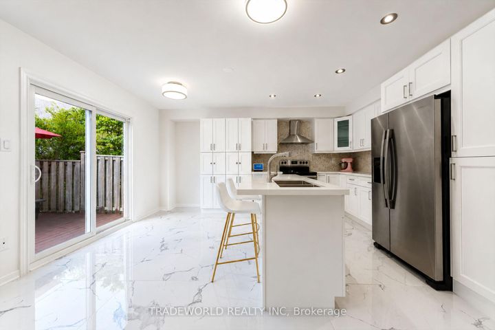 Photo 11 at 25 Bassett Avenue, Langstaff, Richmond Hill